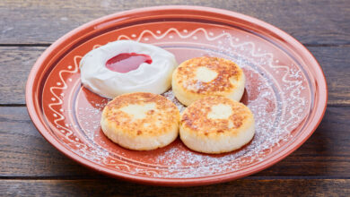 Photo of Сырники с вареньем и сметаной