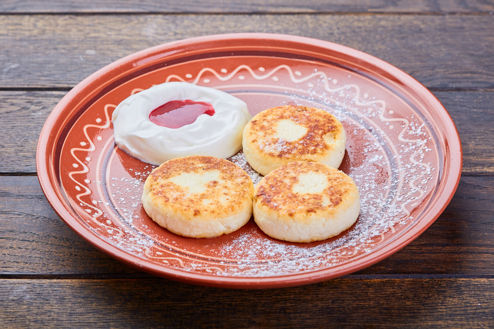 Фото 2 — Сырники с вареньем и сметаной