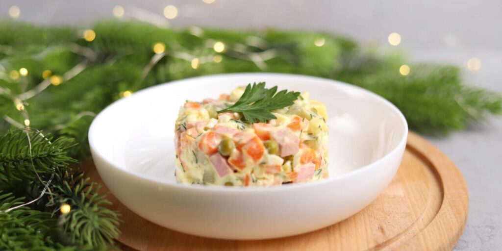 Фото 33 — Оливье с вареной колбасой